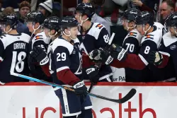 Avalanche strike quickly, keep rolling with 4-2 win against Predators